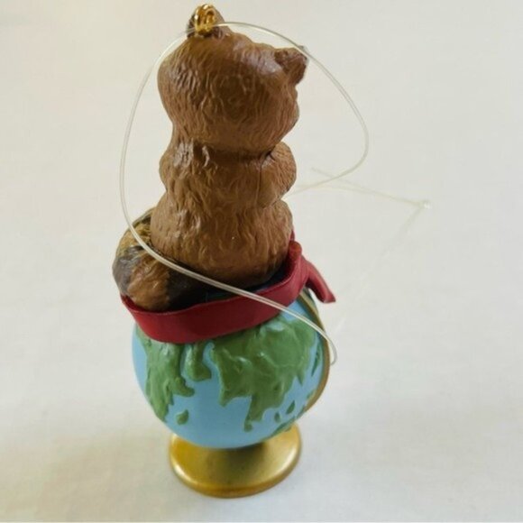 Vintage Hallmark Keepsake Out of This World Teacher Racoon Globe Ornament 1994 - Picture 4 of 7